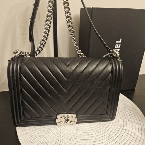 Chanel Flap Boy In New Medium - Picture 3 of 15